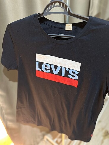 l Beden Levis tshirt