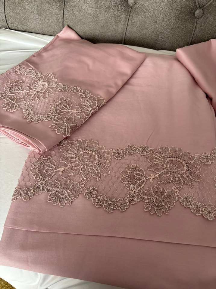 Pembe Nakışlı Nevresim ve Çarşaf Takımı - Görsel 2