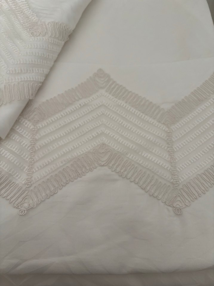 Nakışlı Beyaz Gri Nevresim Takımı - Görsel 2