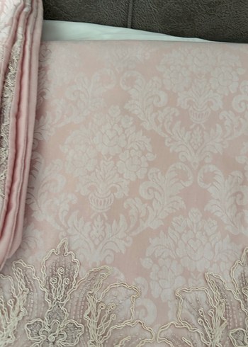 Nakışlı Pembe Yatak Örtüsü - Görsel 3