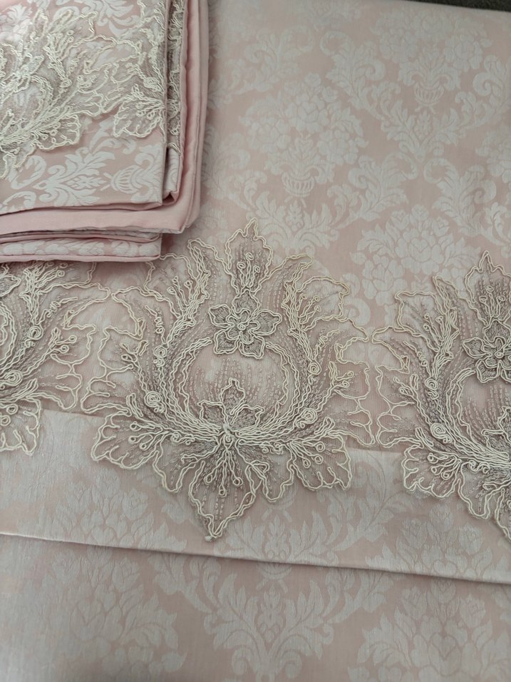Nakışlı Pembe Yatak Örtüsü - Görsel 2