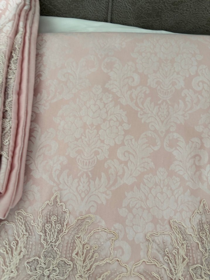 Nakışlı Pembe Yatak Örtüsü - Görsel 3