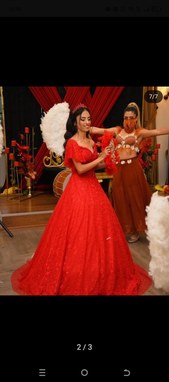 Kırmızı Dantel İşlemeli Uzun Abiye Elbise - Görsel 2