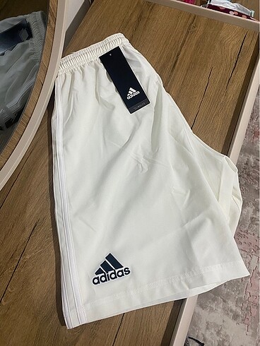 Adidas spor şort