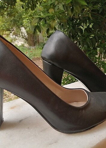 Kalın 7 cm topuklu siyah deri stiletto 