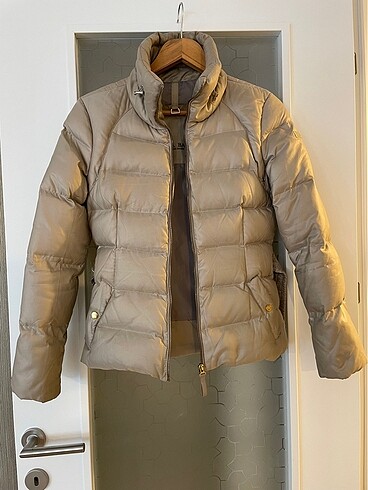 Zara Mont
