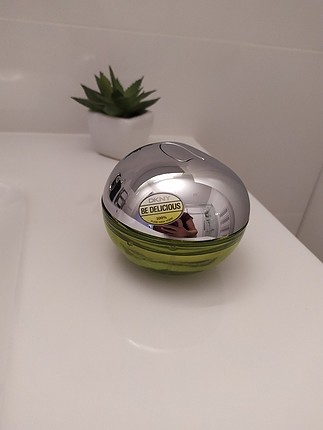 DKNY be delicious