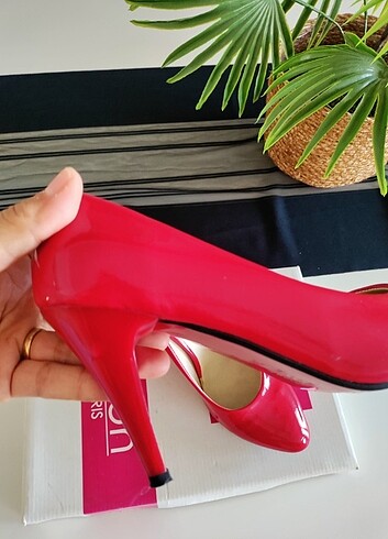 Diğer kırmızı stiletto 