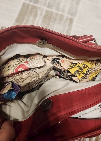 Kırmızı Tokalı Kadın Çanta - Görsel 3