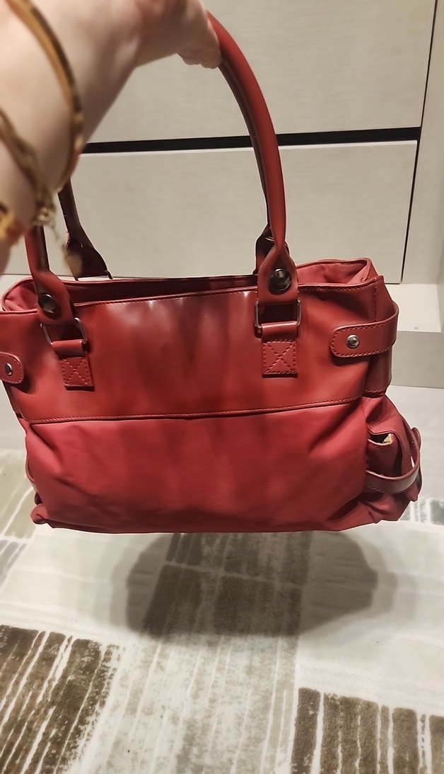 Kırmızı Tokalı Kadın Çanta - Görsel 2