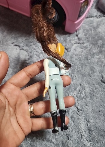 Gri tulumlu oyuncak bebek - Görsel 3