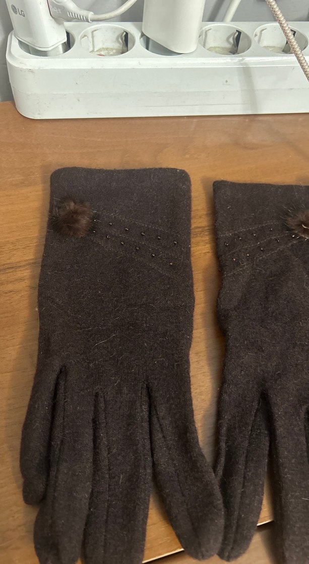 Tüy detaylı Kahverengi Kadın Eldiveni - Görsel 2