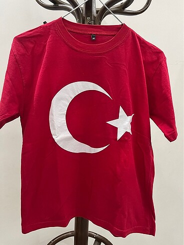 Ay yıldızlı t-shirt