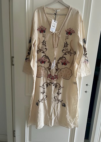 l Beden beyaz Renk Zara Bohem V Yakalı Nakışlı Uzun Elbise