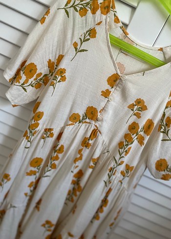 Zara Bej Çiçek Desenli Midi Bohem Elbise