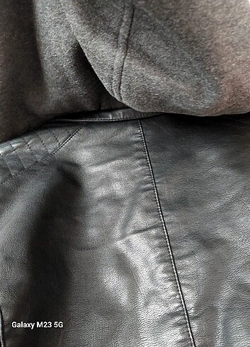 s Beden siyah Renk Kapisonlu içi kürklü deri ceket 