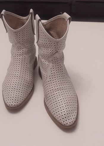 38 Beden Beyaz hakiki Deri Bağcıklı Kadın Dolgu Topuk Bot