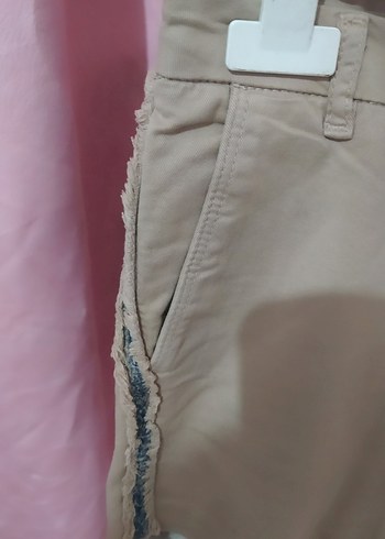 kenarları fırfır detaylı renkli camel renk kot şort - Görsel 4