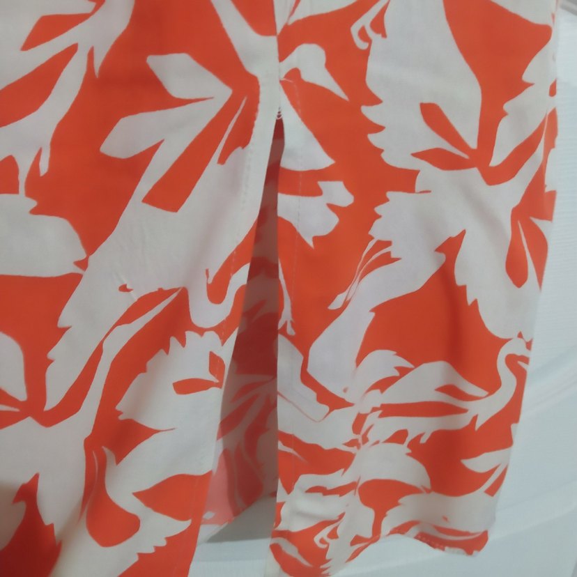 Kırmızı Desenli Uzun Askılı  önde  yırtmaç detaylı midi elbise - Görsel 3