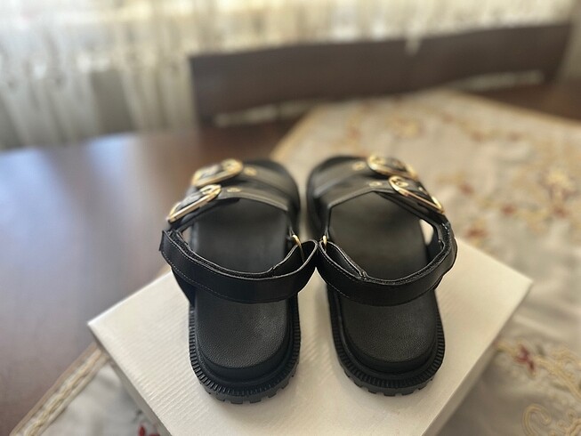 Diğer Düz tokalı saandalet