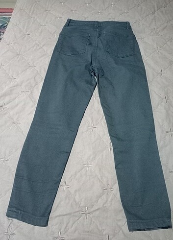 Siyah pantalon ve askılı bluz