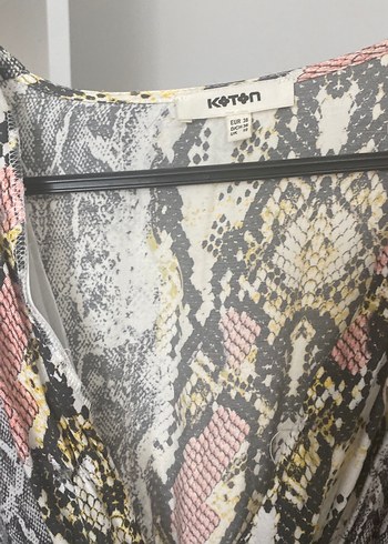 Yılan Desenli Uzun V Yaka Elbise - Görsel 3