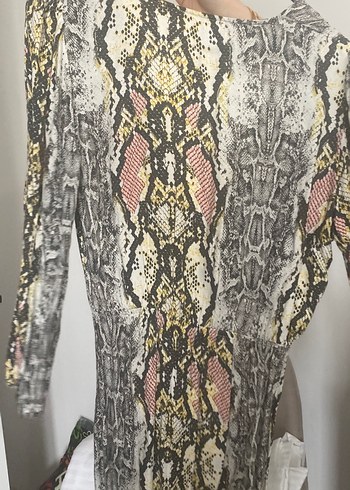 Yılan Desenli Uzun V Yaka Elbise - Görsel 2