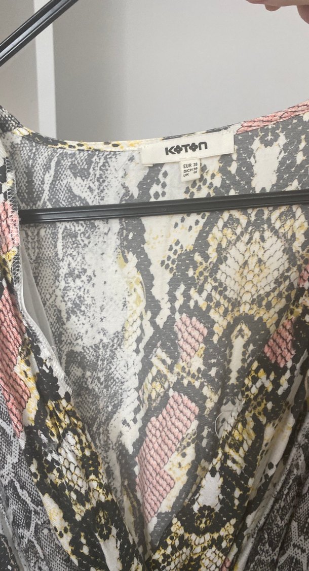 Yılan Desenli Uzun V Yaka Elbise - Görsel 3