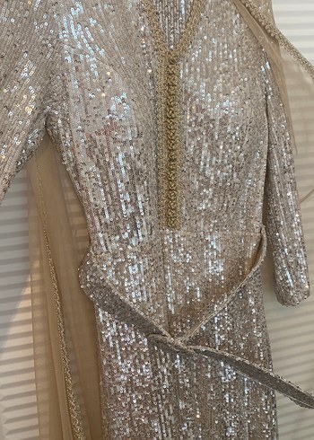 Altın sarısı, nişan ve kına gecesi ve özel gün için abiye - Görsel 3