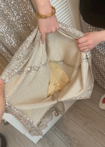 Altın sarısı, nişan ve kına gecesi ve özel gün için abiye - Görsel 5