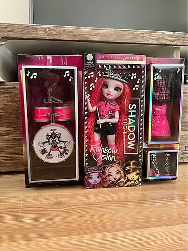 Shadow high rainbow high - Görsel 5