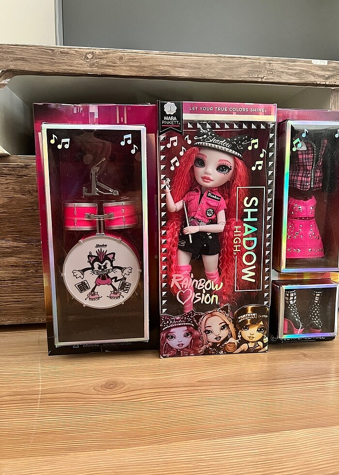 Shadow high rainbow high - Görsel 5