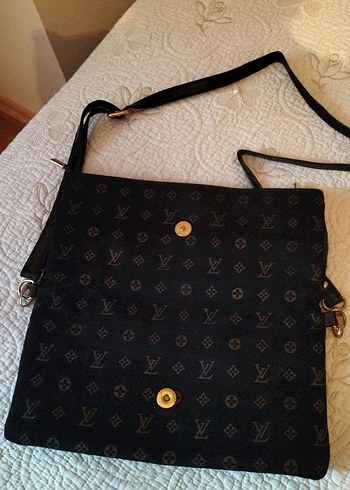 Klasik Siyah Deri Tokalı Kadın Çantası - Görsel 5