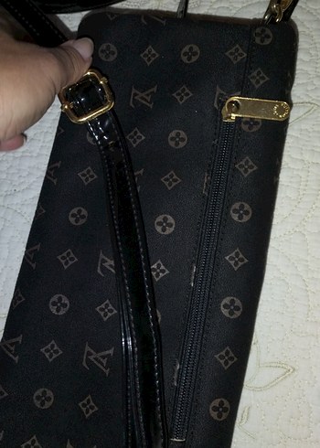 Klasik Siyah Deri Tokalı Kadın Çantası - Görsel 2