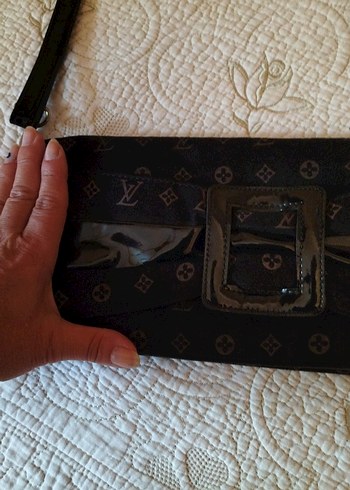 Klasik Siyah Deri Tokalı Kadın Çantası - Görsel 3