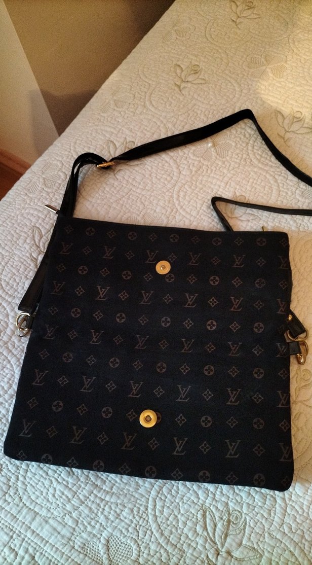 Klasik Siyah Deri Tokalı Kadın Çantası - Görsel 5