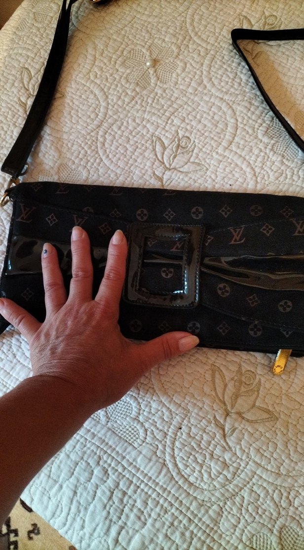 Klasik Siyah Deri Tokalı Kadın Çantası - Görsel 4