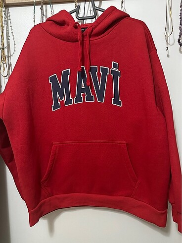 s Beden Mavi jeans kırmızı sweatshirt