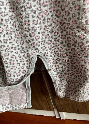 Gri leopar Desenli Fırfırlı Kız Tulumu - Görsel 2