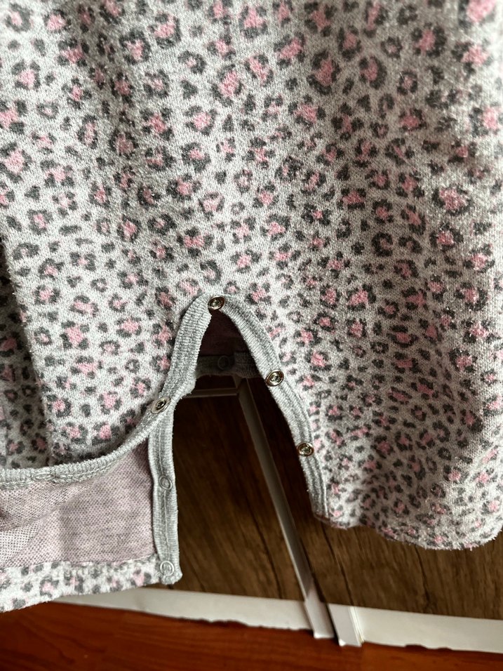 Gri leopar Desenli Fırfırlı Kız Tulumu - Görsel 2