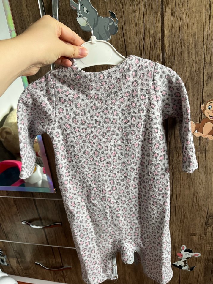 Gri leopar Desenli Fırfırlı Kız Tulumu - Görsel 3