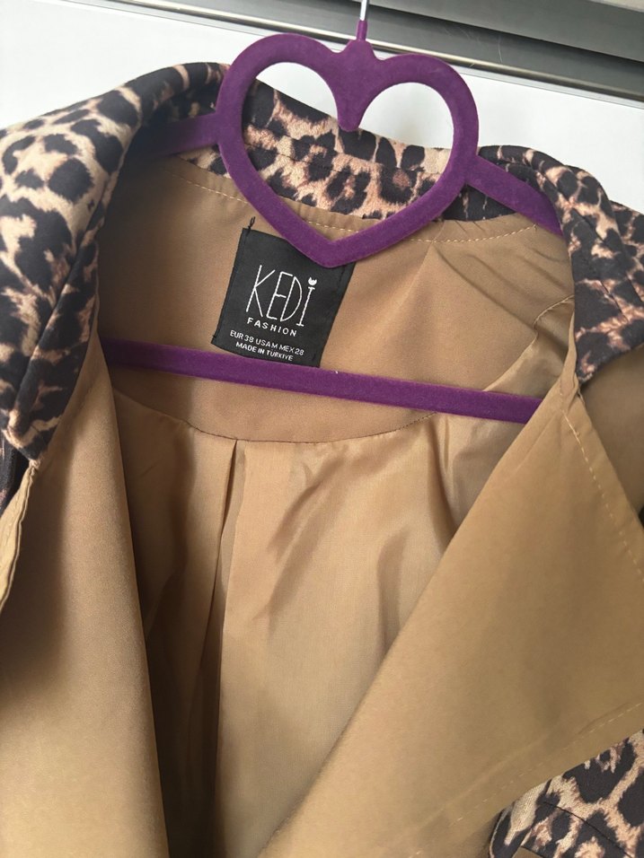 Leopar Desenli Bej Kadın Trençkot - Görsel 4