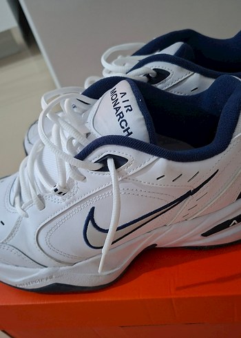 Beyaz Nike Air Monarch Spor Ayakkabı