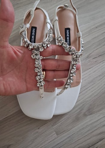 Nine West Beyaz nine west taşlı sandalet