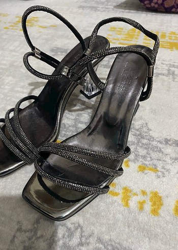 Diger Siyah Parlak Stiletto Topuklu Kadın Ayakkabı