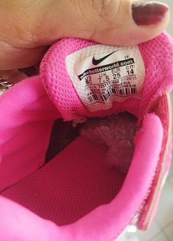 25 Beden pembe Renk Nike spor ayakkabi 