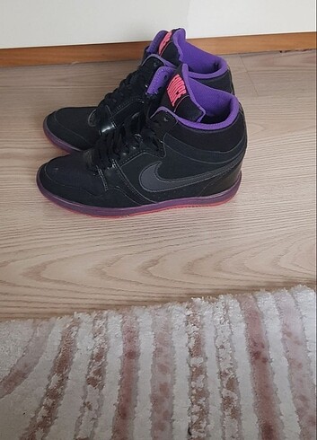 Nike dolgu topuk