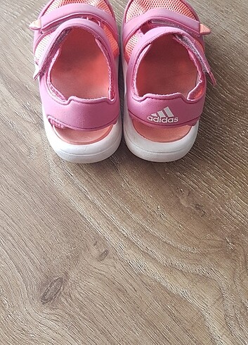 26 Beden Adidas Sandalet