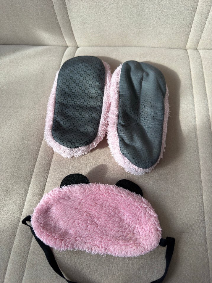 Pembe Leopar Desenli Kız Ev Terliği ve Uyku Maskesi - Görsel 2