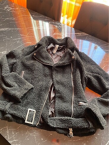 Peluş mont temizdir
